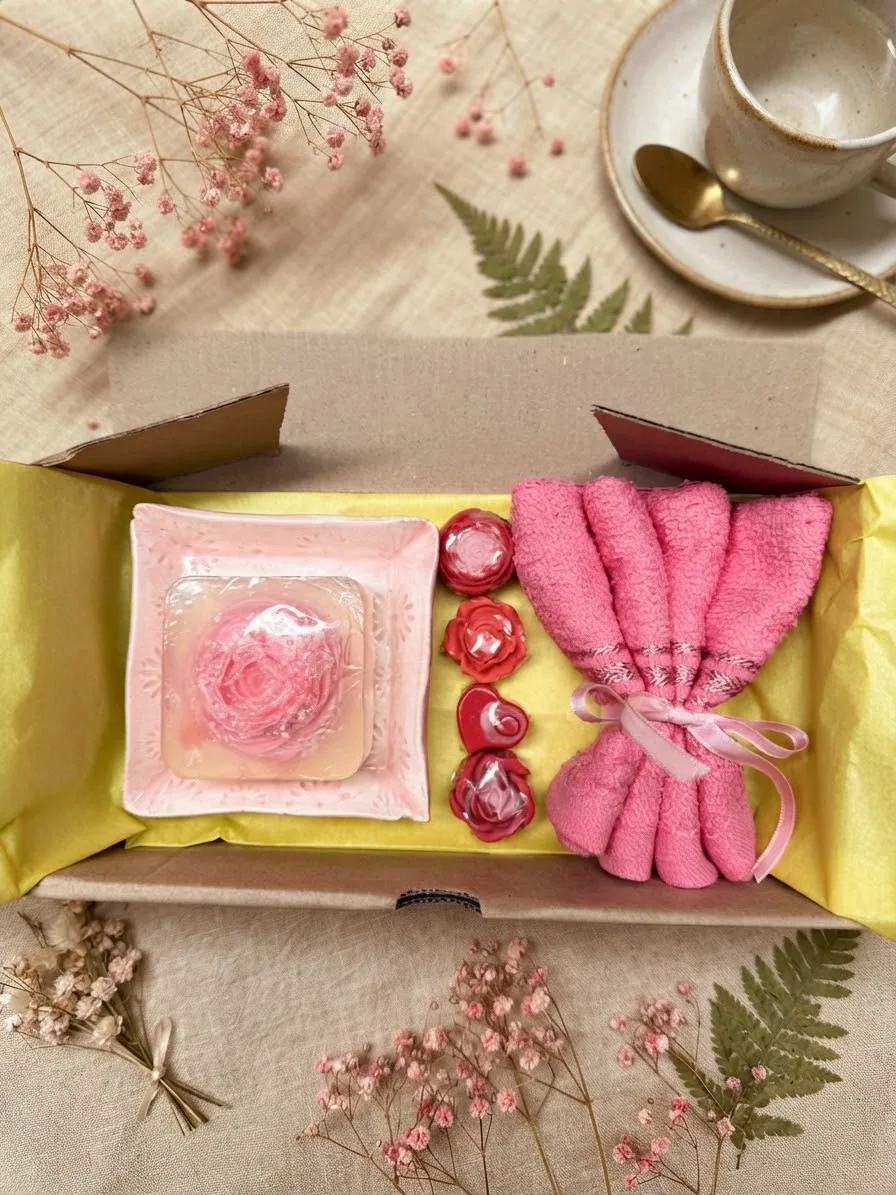Box Nº 1 · Jabonera y toalla