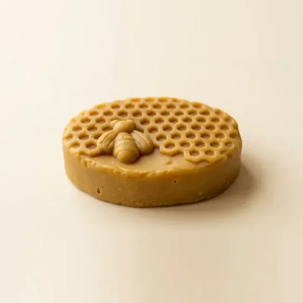 Jabón de miel y cúrcuma, ovalado con panal