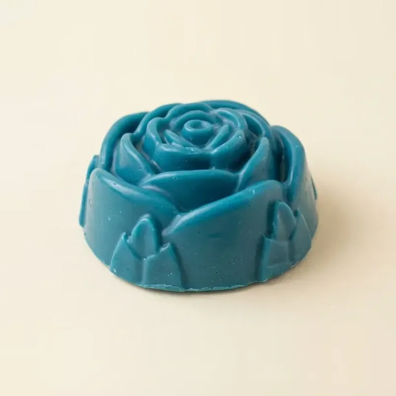 Jabón artesanal de tocador, rosa azul